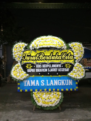 Papan Bunga Duka di Tenjolaut